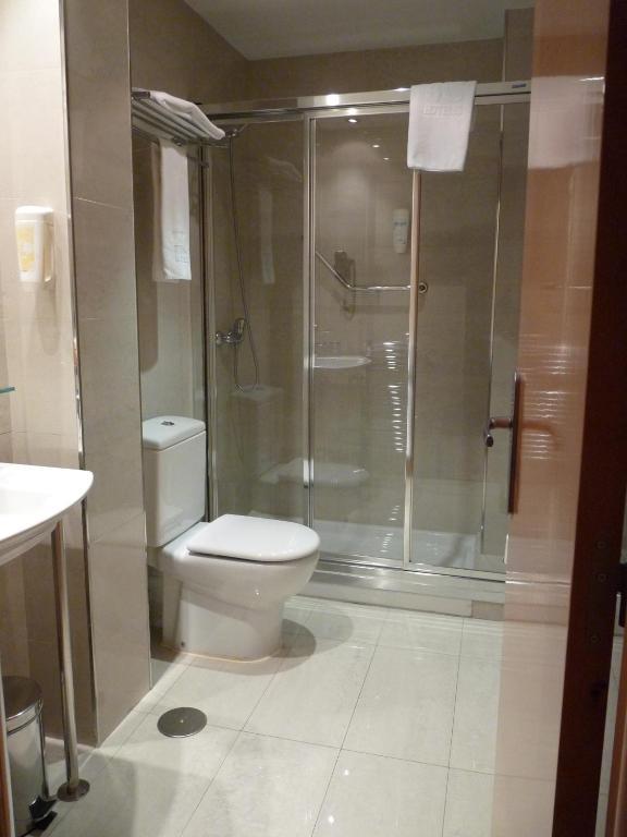 Hotel 4C Puerta Europa Мадрид Номер фото