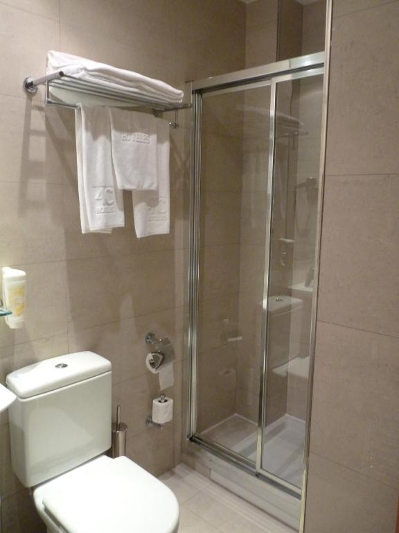 Hotel 4C Puerta Europa Мадрид Номер фото